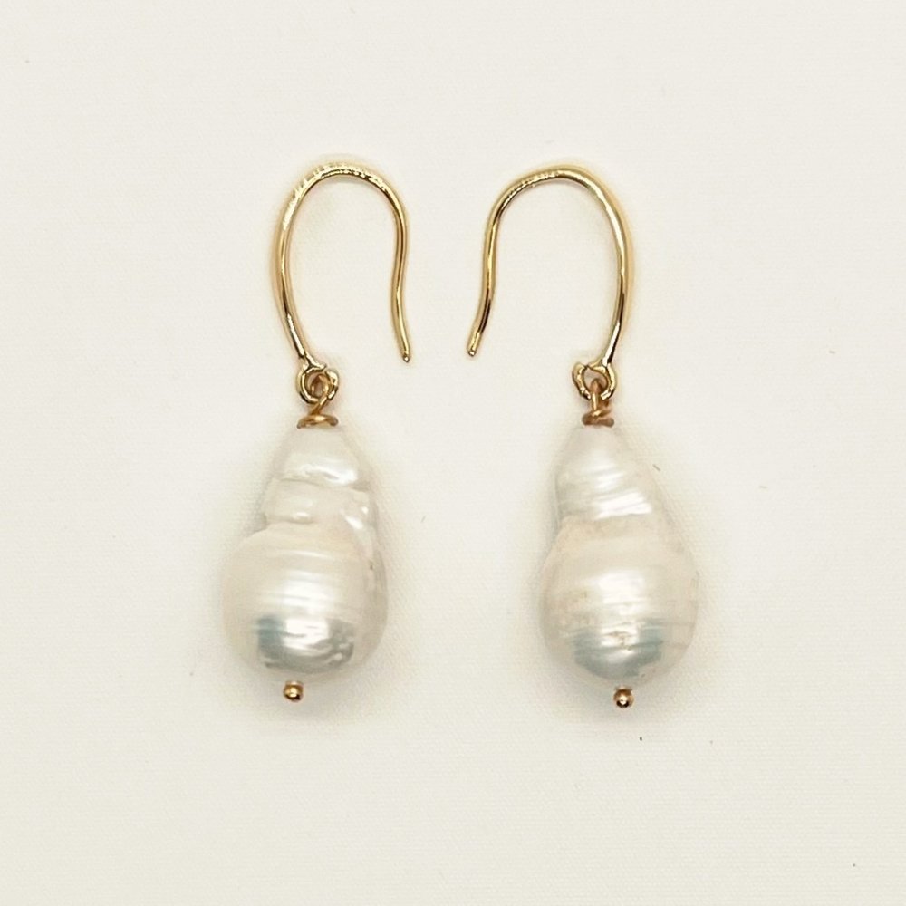 Amy Baroque Pearl Earrings
